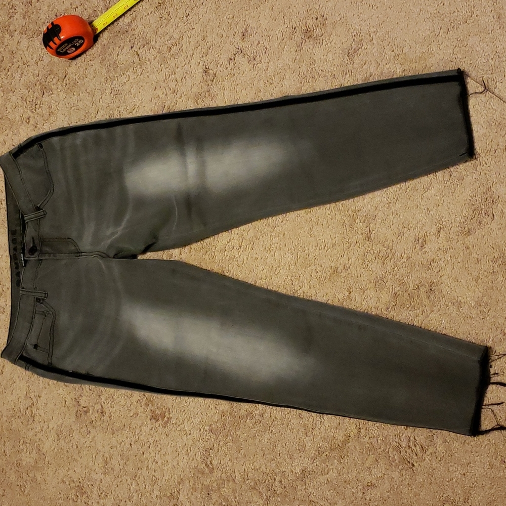 Gray mid rise crop skinny jean sz11